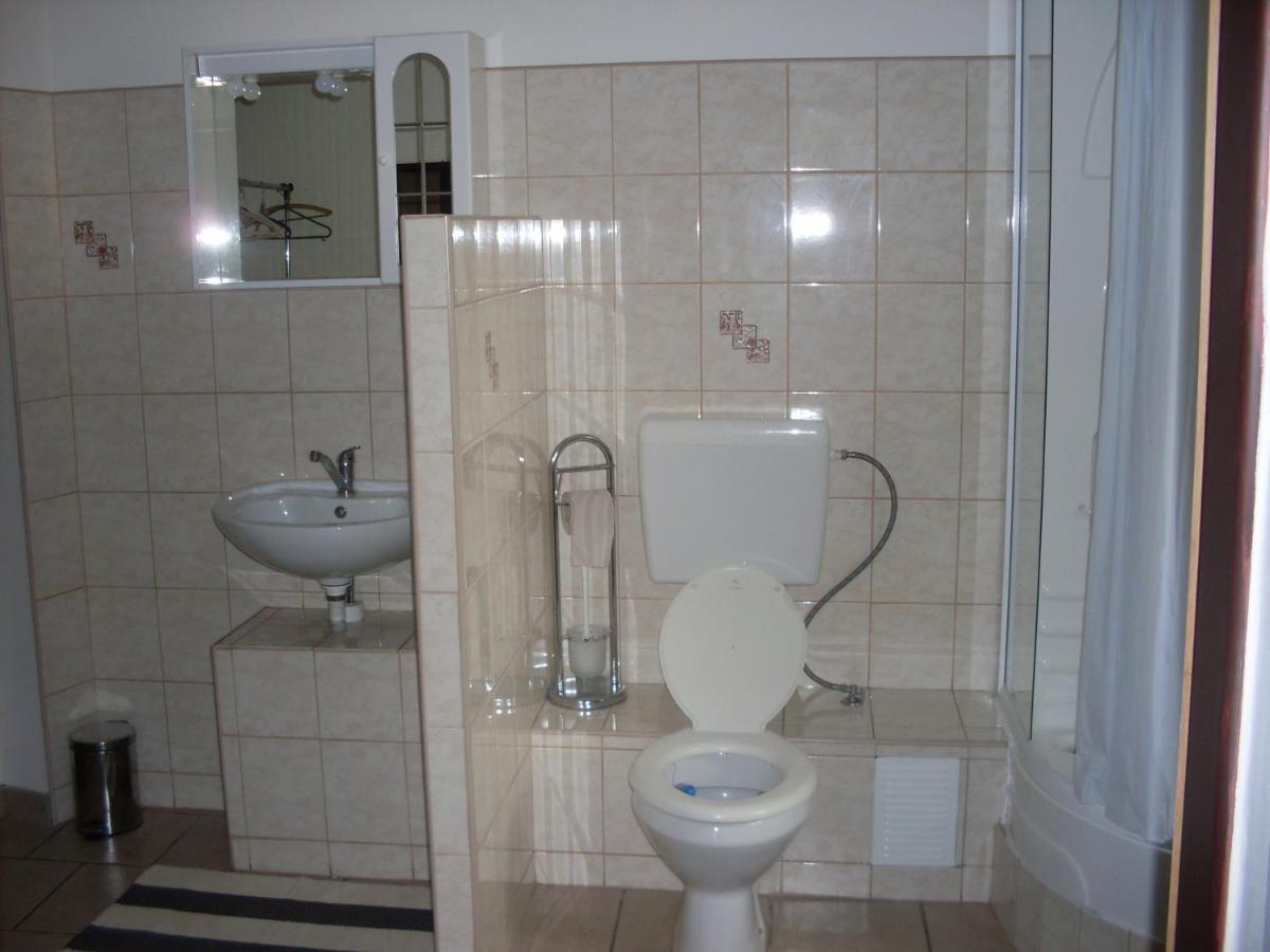 Pension U Kastanu Karlovy Vary Szoba fotó